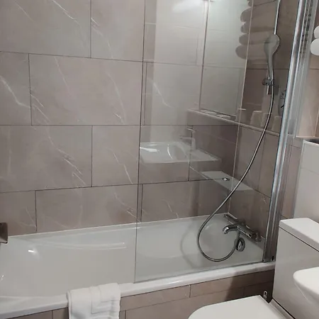 Logis Les Bleuets 2*