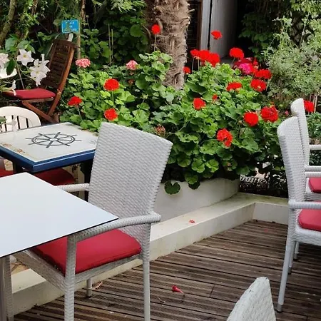 Logis Les Bleuets 2*