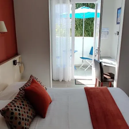 Hotel Logis Les Bleuets Royan
