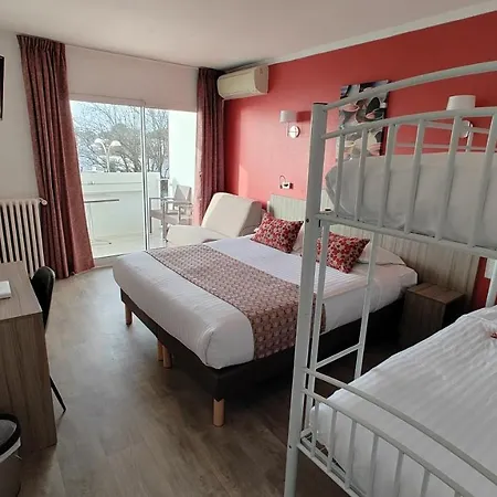 Logis Les Bleuets Hotel 2*