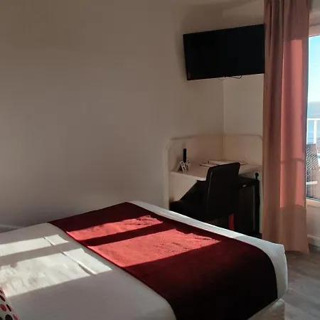 Logis Les Bleuets Hotel 2*