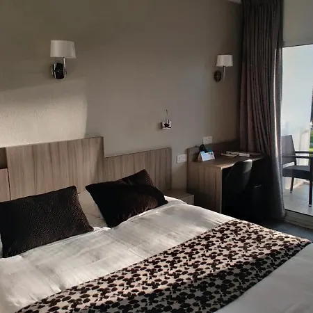 Hotel Logis Les Bleuets 2*