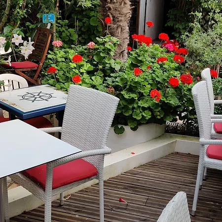 Hotel Logis Les Bleuets