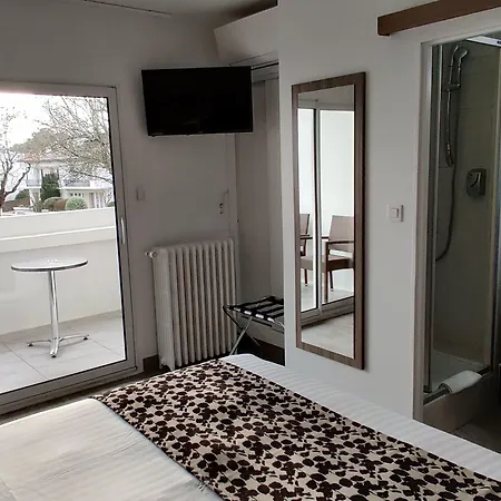 Hotel Logis Les Bleuets Royan