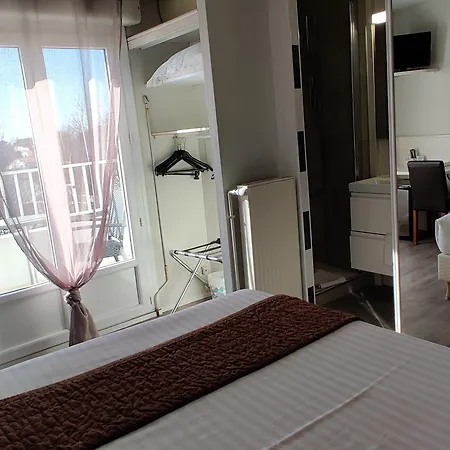 Logis Les Bleuets Otel 2*