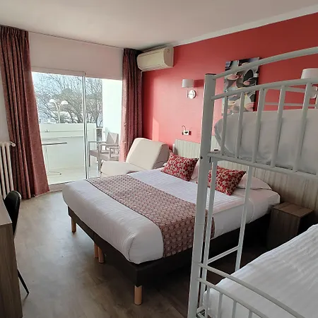 Logis Les Bleuets Hotel 2*