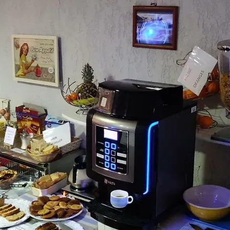 Logis Les Bleuets Hotel 2*