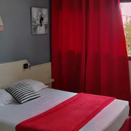 Hotel Logis Les Bleuets Royan