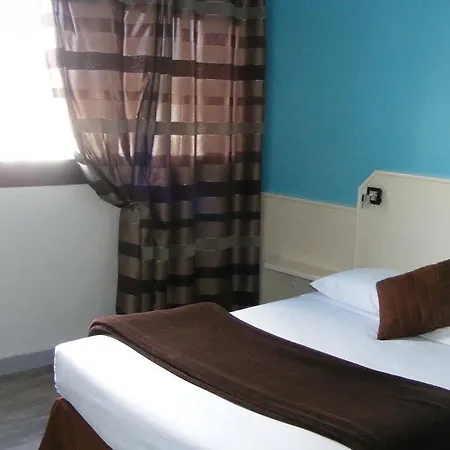 Logis Les Bleuets Hotel 2*