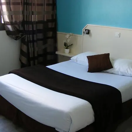 Logis Les Bleuets Hotel 2*