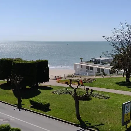 Logis Les Bleuets 2*