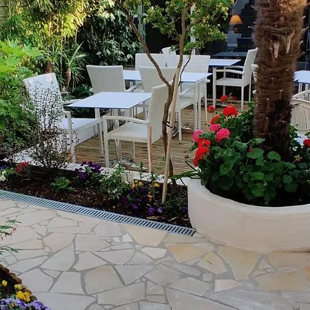 Hotel Logis Les Bleuets