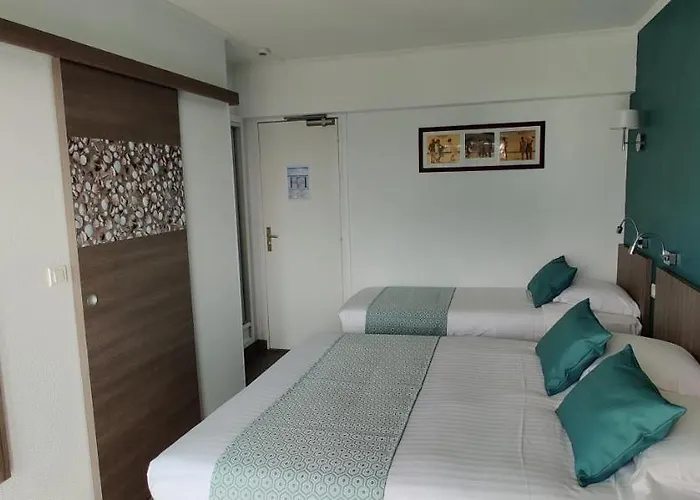 Отель Logis Les Bleuets