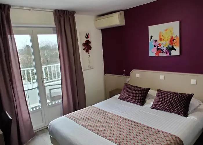 Logis Les Bleuets 2* רויאן