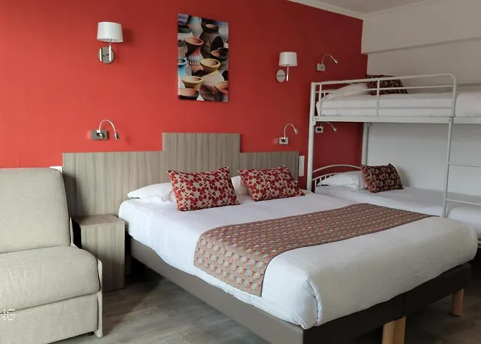 Отель Logis Les Bleuets