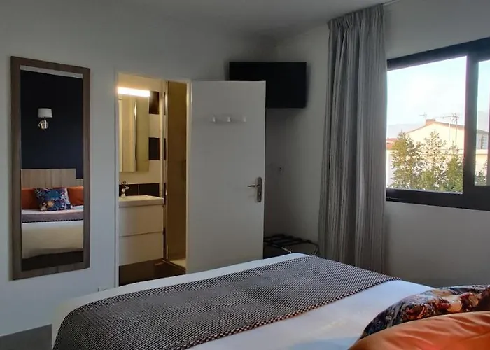 Logis Les Bleuets 2* Руайян