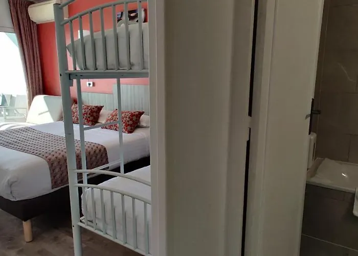 Logis Les Bleuets 2*