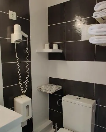 Logis Les Bleuets מלון