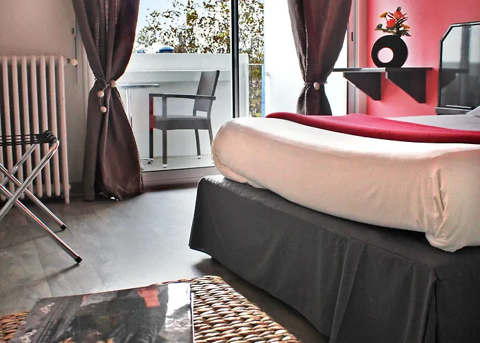 מלון Logis Les Bleuets