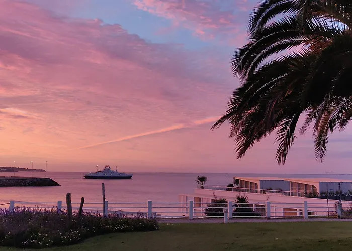 Отель Logis Les Bleuets