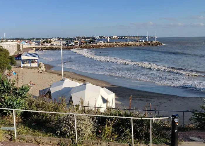 מלון Logis Les Bleuets רויאן