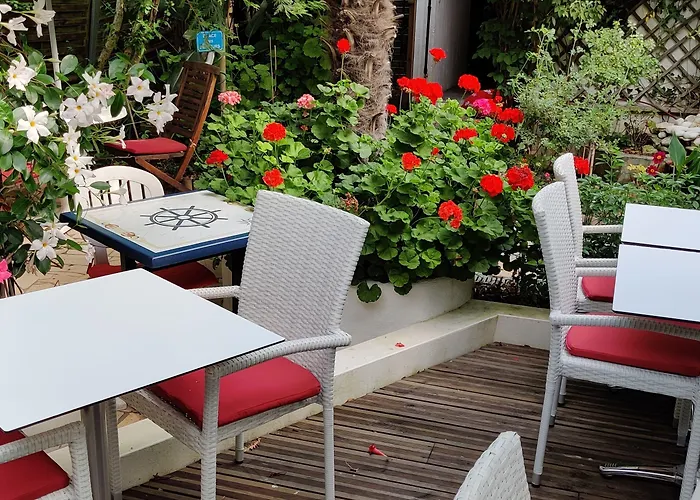 מלון Logis Les Bleuets