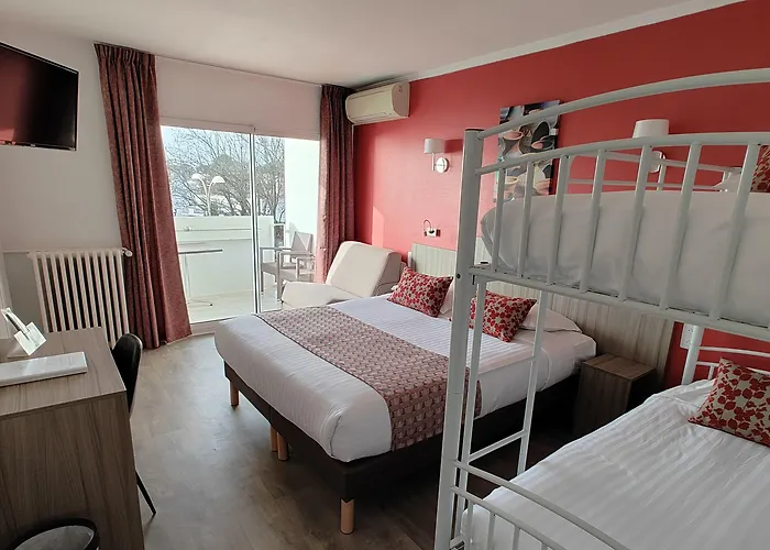 Logis Les Bleuets 2* רויאן