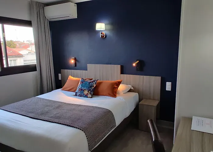 Logis Les Bleuets מלון