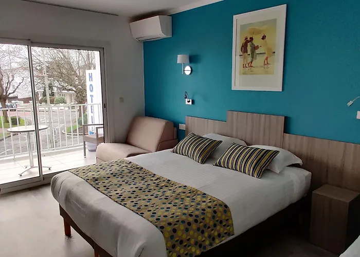 Logis Les Bleuets 2* Руайян