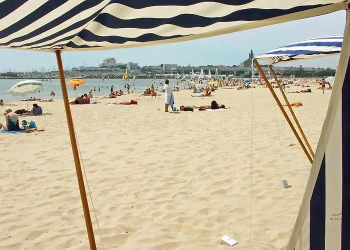 Logis Les Bleuets Отель Руайян