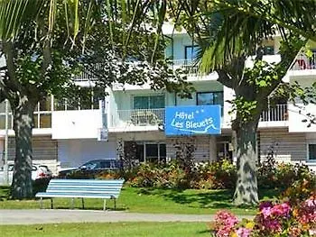 Отель Logis Les Bleuets 2*