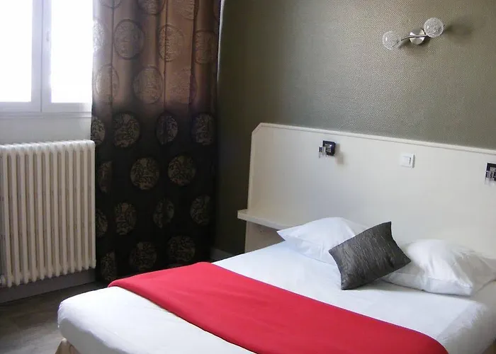 Logis Les Bleuets Отель 2*